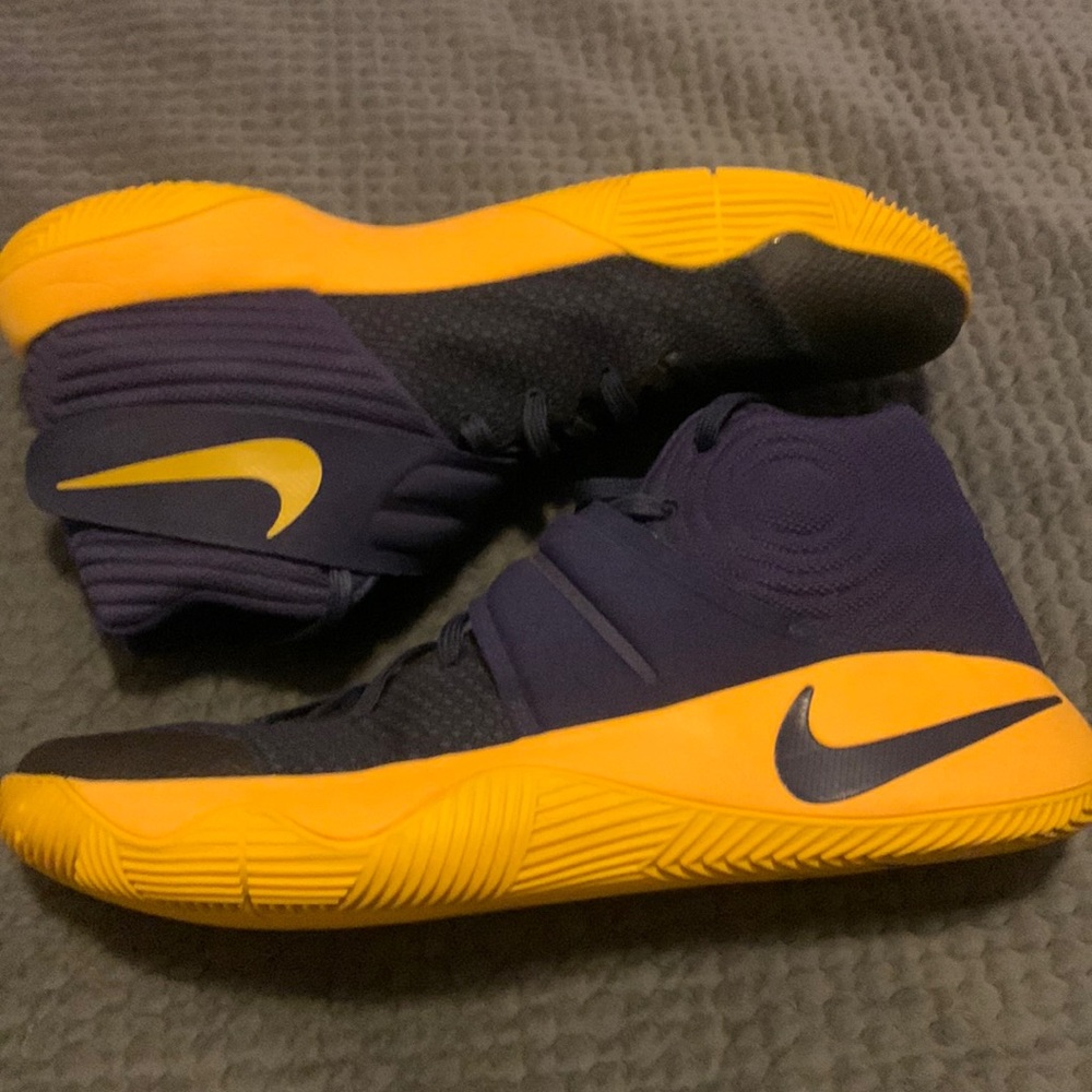 Kyries 2 “Cavs” Size 14 Men’s